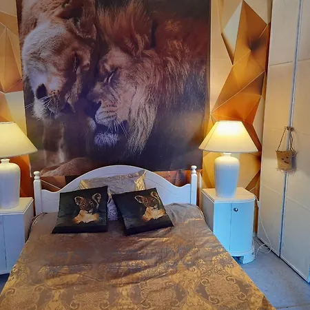 ベッド・アンド・ブレックファスト Old Yellow Budget Rooms For Overnight Stay With Breakfast *