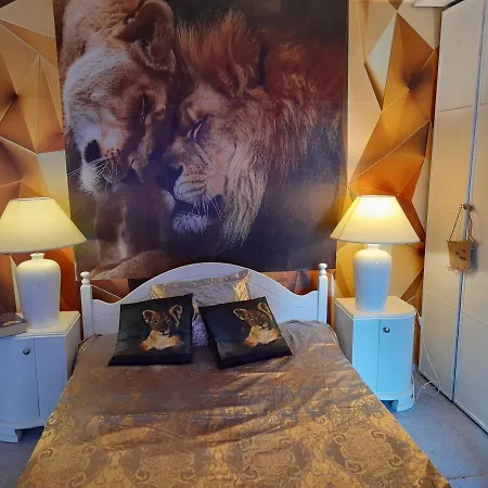 ベッド・アンド・ブレックファスト Old Yellow Budget Rooms For Overnight Stay With Breakfast