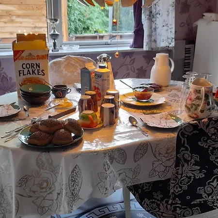 Old Yellow Budget Rooms For Overnight Stay With Breakfast * Toreby